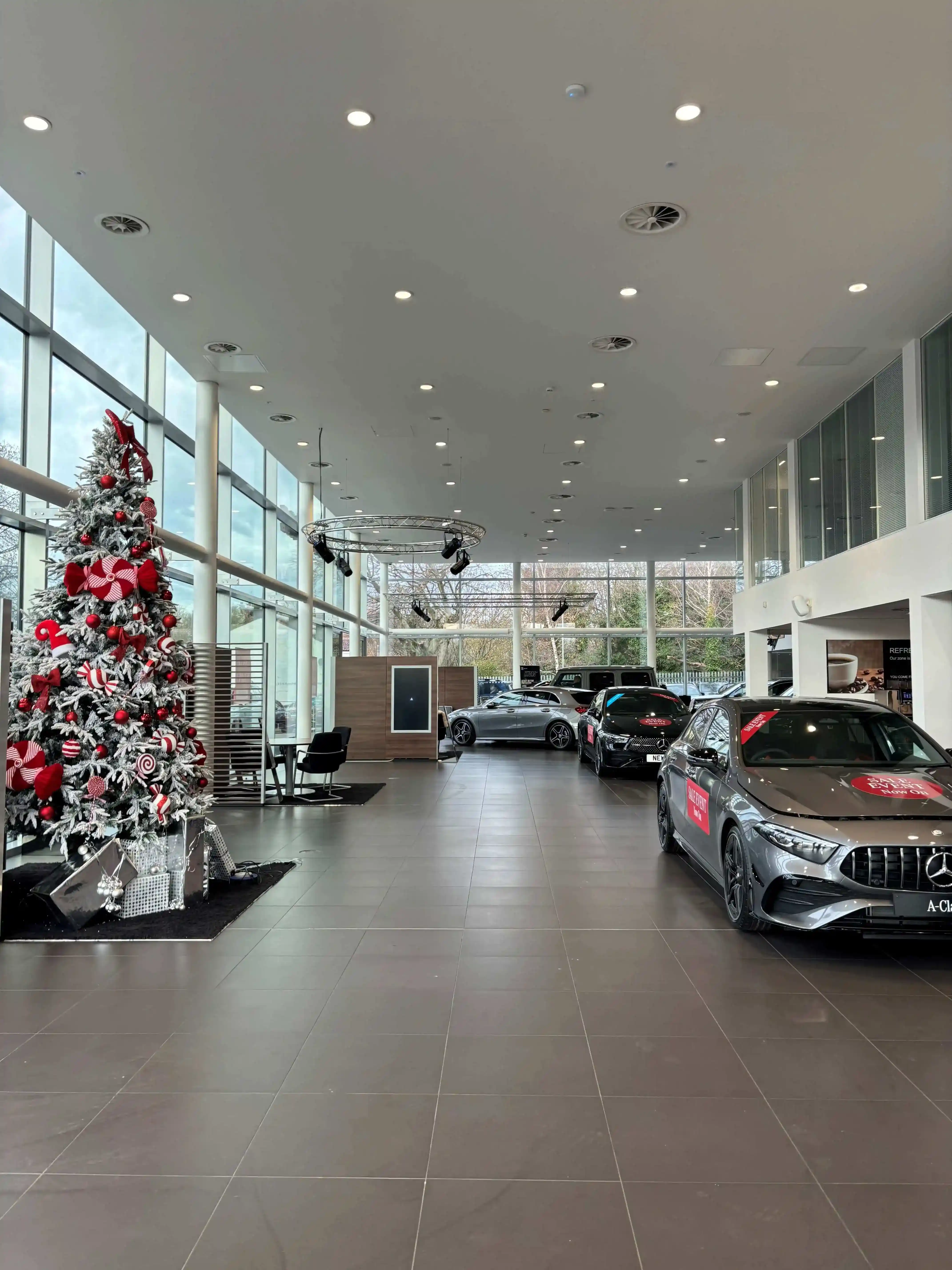 Renovación de la iluminación del showroom  de Mercedes-Benz  en Whitefield