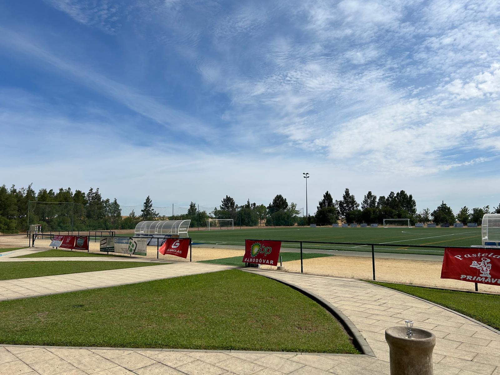 Sistema de controlo de iluminação do campo de futebol do Complexo Desportivo de Almodôvar